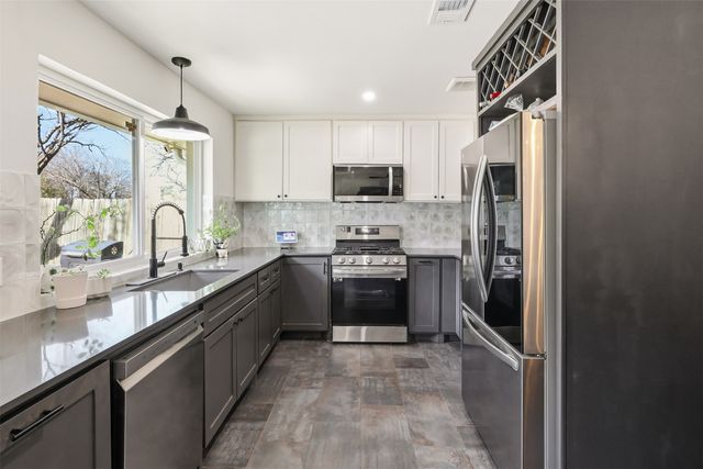 403 Rickey Canyon Avenue, Desoto, TX 75115