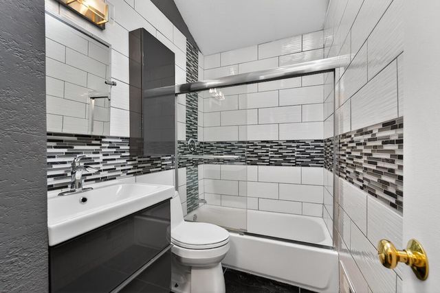 7042 Lone Elm DRIVE, Racine, WI 53402