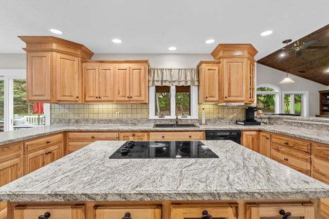 N51W35827 Hillcrest COURT, Oconomowoc, WI 53066