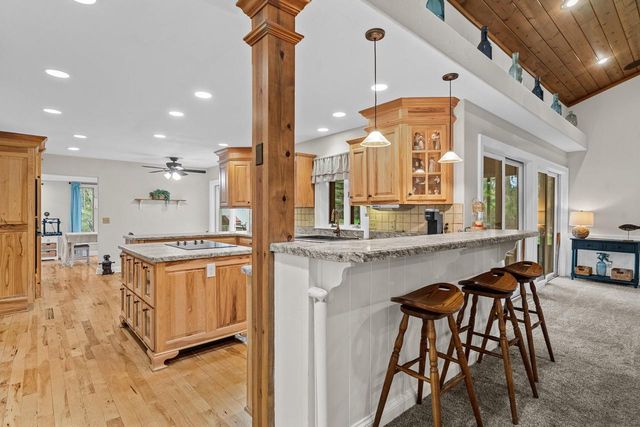 N51W35827 Hillcrest COURT, Oconomowoc, WI 53066