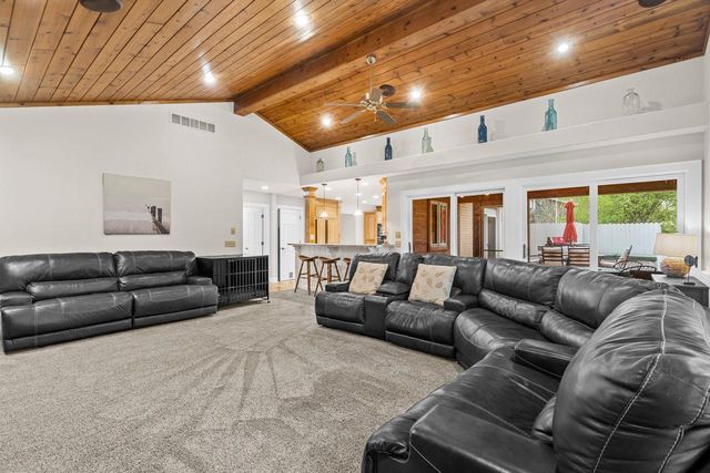 N51W35827 Hillcrest COURT, Oconomowoc, WI 53066