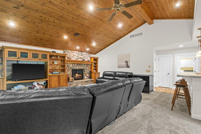N51W35827 Hillcrest COURT, Oconomowoc, WI 53066