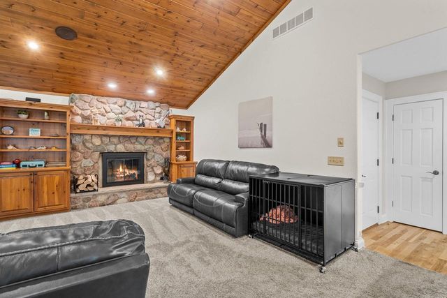 N51W35827 Hillcrest COURT, Oconomowoc, WI 53066