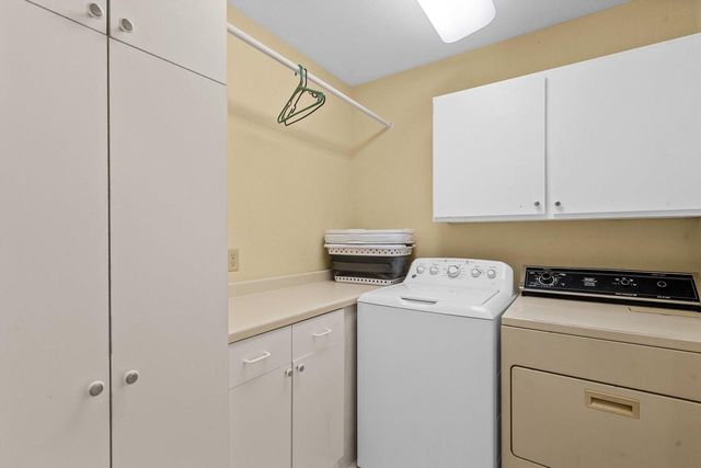 N51W35827 Hillcrest COURT, Oconomowoc, WI 53066