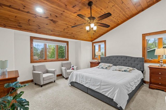 N51W35827 Hillcrest COURT, Oconomowoc, WI 53066
