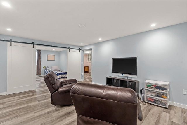 N51W35827 Hillcrest COURT, Oconomowoc, WI 53066