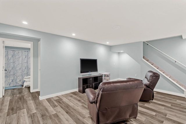 N51W35827 Hillcrest COURT, Oconomowoc, WI 53066