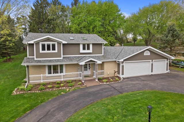 N51W35827 Hillcrest COURT, Oconomowoc, WI 53066