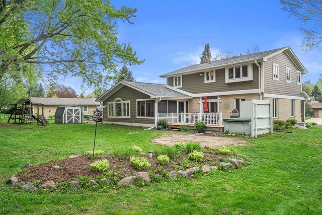 N51W35827 Hillcrest COURT, Oconomowoc, WI 53066