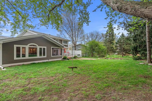 N51W35827 Hillcrest COURT, Oconomowoc, WI 53066
