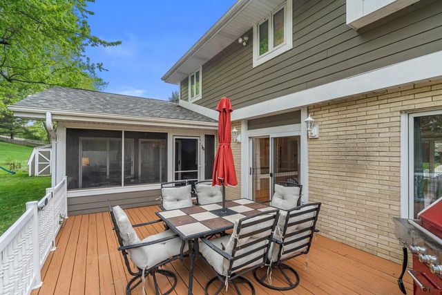 N51W35827 Hillcrest COURT, Oconomowoc, WI 53066