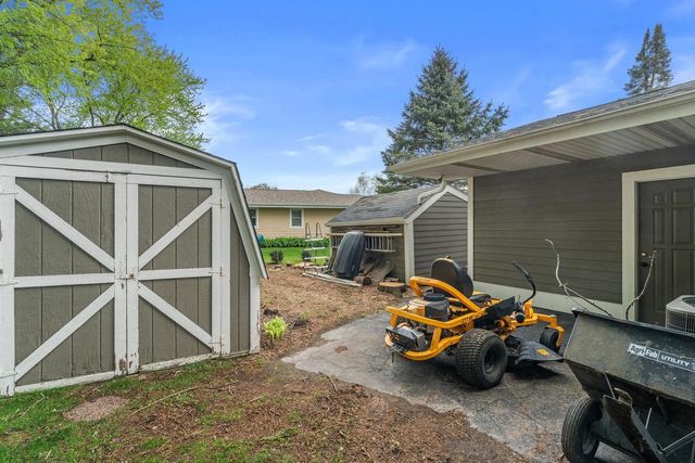 N51W35827 Hillcrest COURT, Oconomowoc, WI 53066