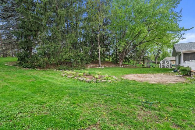 N51W35827 Hillcrest COURT, Oconomowoc, WI 53066