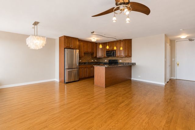 655 W Irving Park Road W 5003, Chicago, IL 60613