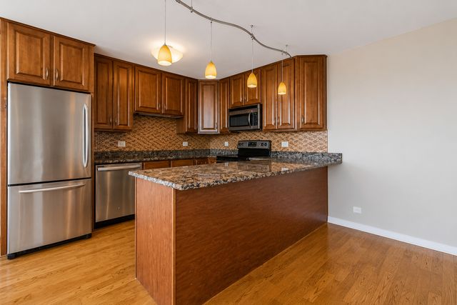 655 W Irving Park Road W 5003, Chicago, IL 60613