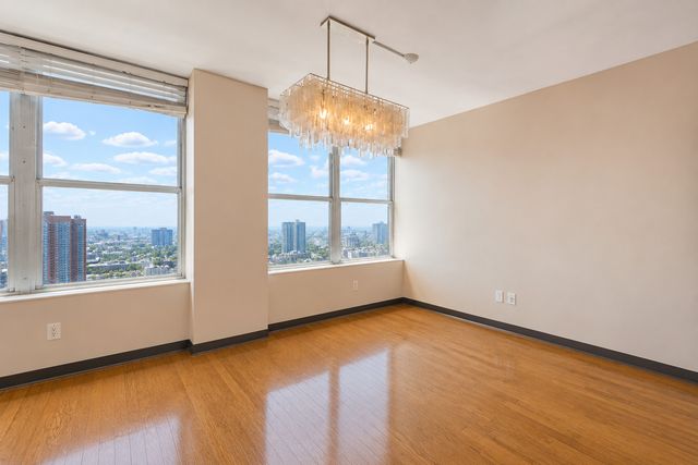 655 W Irving Park Road W 5003, Chicago, IL 60613