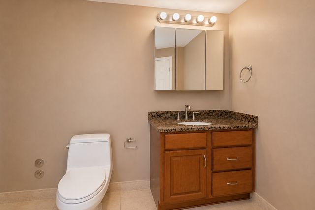 655 W Irving Park Road W 5003, Chicago, IL 60613