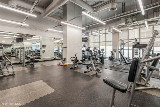 655 W Irving Park Road W 5003, Chicago, IL 60613