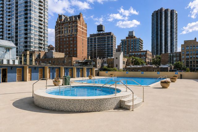655 W Irving Park Road W 5003, Chicago, IL 60613