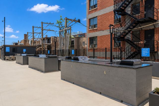 655 W Irving Park Road W 5003, Chicago, IL 60613