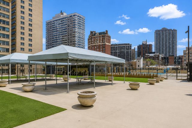 655 W Irving Park Road W 5003, Chicago, IL 60613