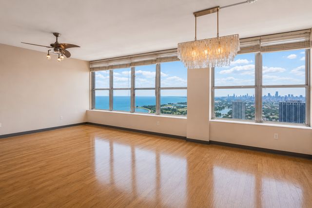655 W Irving Park Road W 5003, Chicago, IL 60613