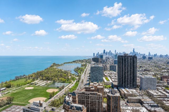 655 W Irving Park Road W 5003, Chicago, IL 60613