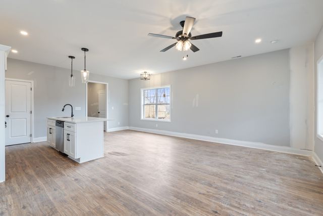 87 Charlotte Rd, Clarksville, TN 37040