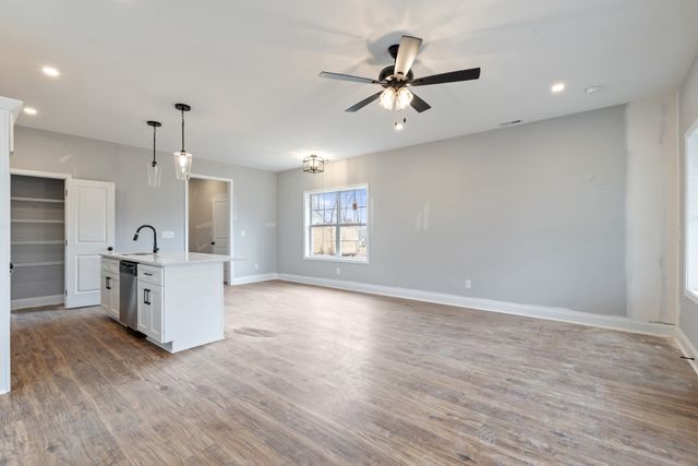 87 Charlotte Rd, Clarksville, TN 37040