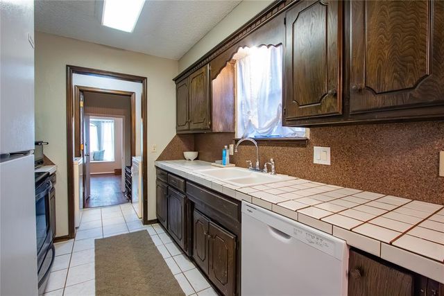 714 Oak Park Drive, Choctaw, OK 73020