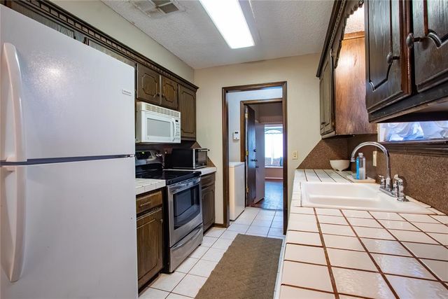 714 Oak Park Drive, Choctaw, OK 73020