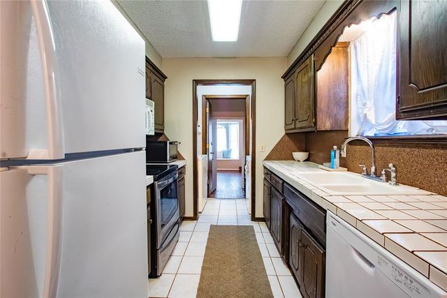 714 Oak Park Drive, Choctaw, OK 73020