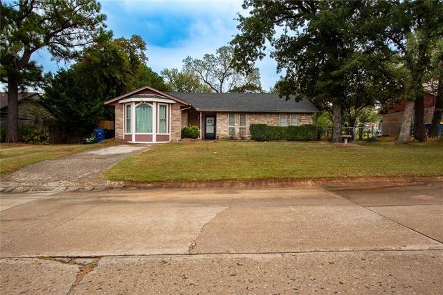 714 Oak Park Drive, Choctaw, OK 73020