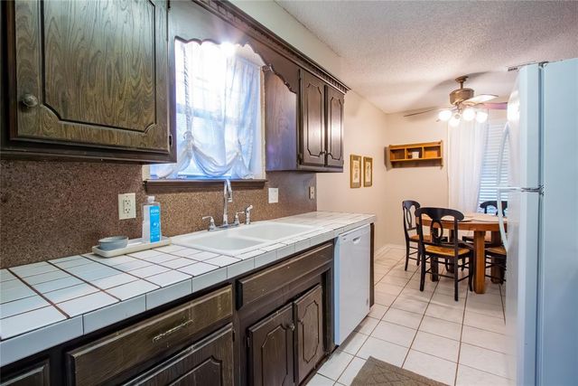 714 Oak Park Drive, Choctaw, OK 73020