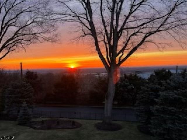 1008 Mary Allen Ln, Mountainside Boro, NJ 07092