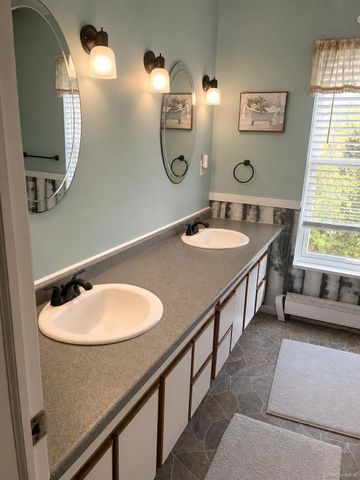 533 Montauk Highway, Westhampton Beach, NY 11978
