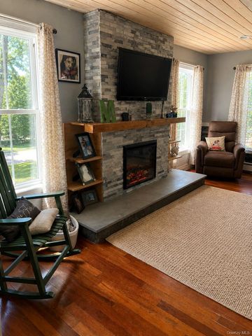 533 Montauk Highway, Westhampton Beach, NY 11978