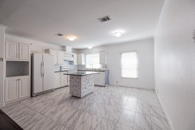 11738 Greencanyon Drive, Houston, TX 77044