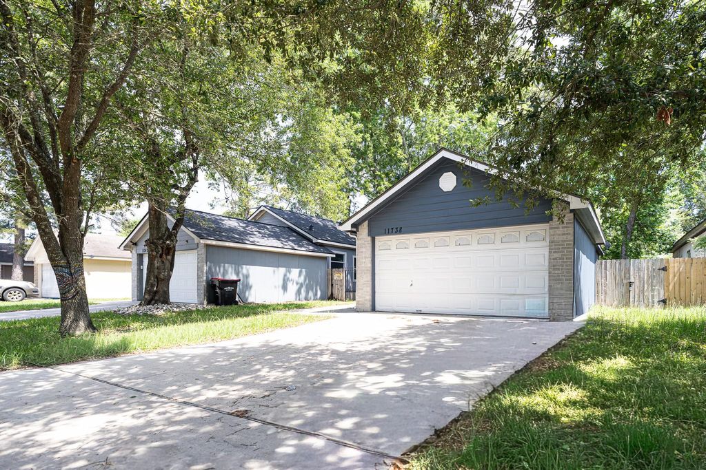 11738 Greencanyon Drive, Houston, TX 77044