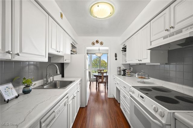 12520 Edgewater Drive 606, Lakewood, OH 44107