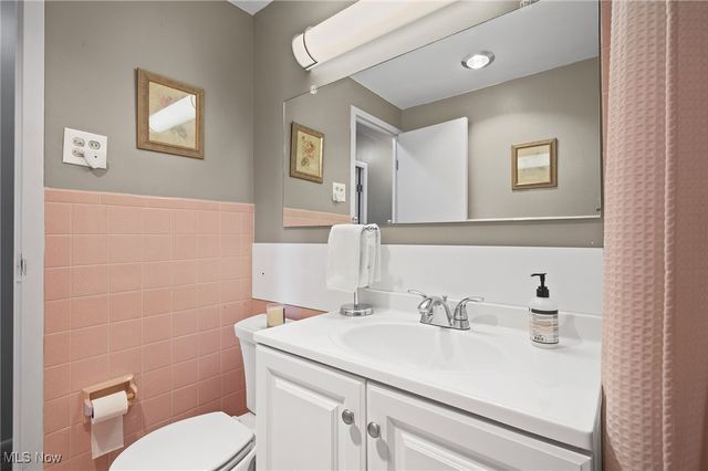 12520 Edgewater Drive 606, Lakewood, OH 44107