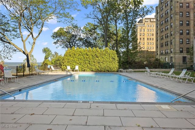 12520 Edgewater Drive 606, Lakewood, OH 44107