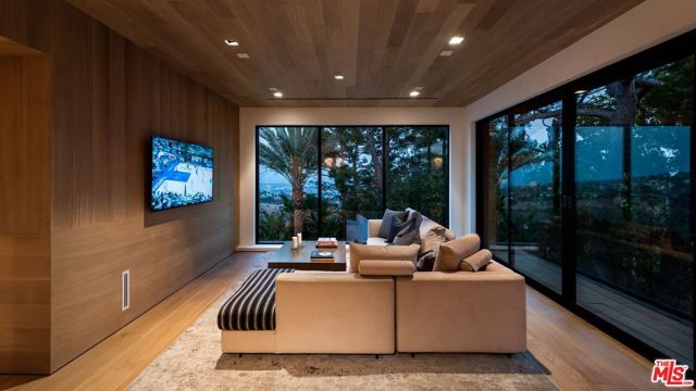 1663 Summitridge Drive, Beverly Hills, CA 90210