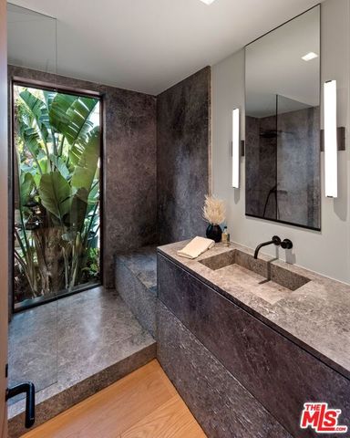 1663 Summitridge Drive, Beverly Hills, CA 90210