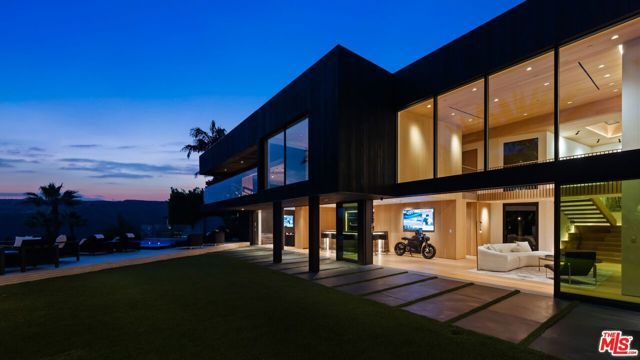 1663 Summitridge Drive, Beverly Hills, CA 90210