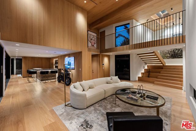 1663 Summitridge Drive, Beverly Hills, CA 90210