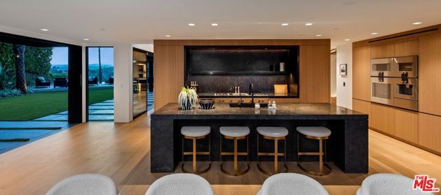 1663 Summitridge Drive, Beverly Hills, CA 90210