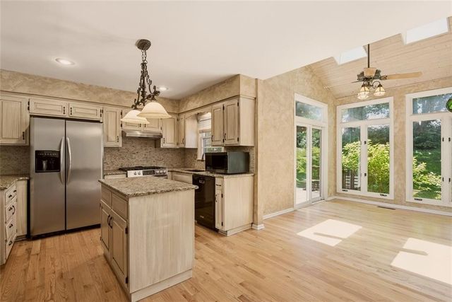 10411 W 52nd Terrace, Shawnee, KS 66203