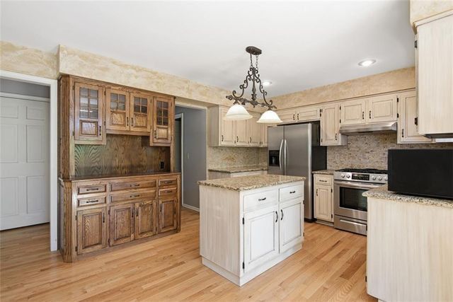 10411 W 52nd Terrace, Shawnee, KS 66203