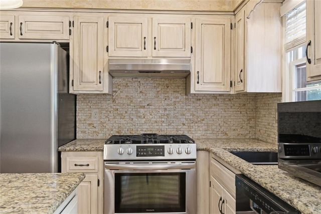 10411 W 52nd Terrace, Shawnee, KS 66203